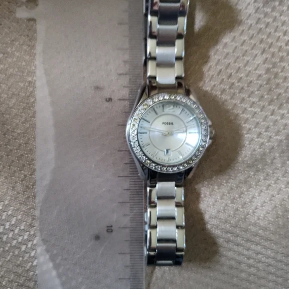 Women's Fossil Watch - Picture 5 of 7